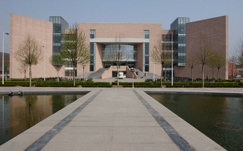学校和院系层面都要有自己的保障体系